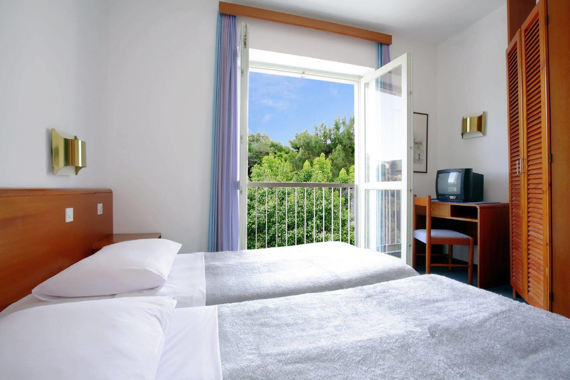 Marina Sunny Hotel By Valamar Rabac Exterior photo